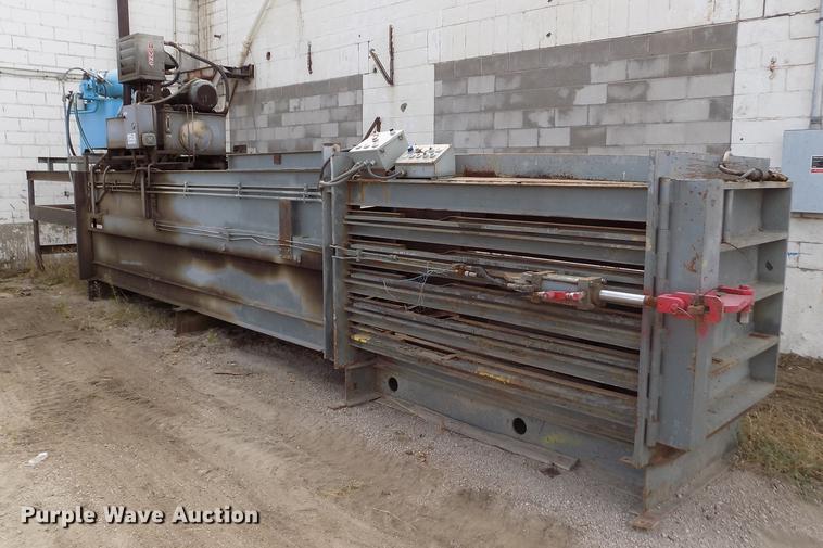 image for item DB9067 Refuse baler