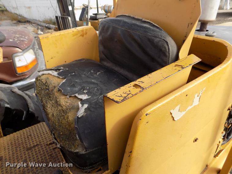 image for item DB9068 Massey-Ferguson MF2500 forklift