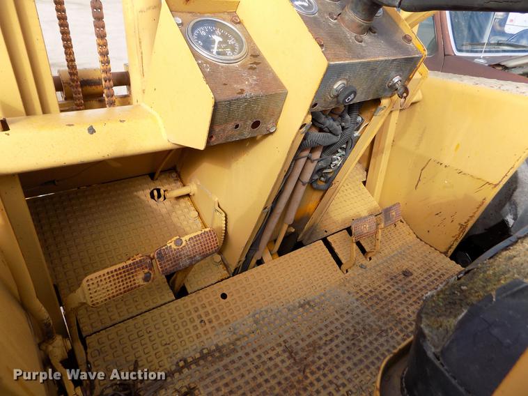 image for item DB9068 Massey-Ferguson MF2500 forklift