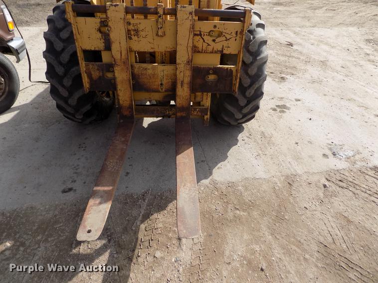 image for item DB9068 Massey-Ferguson MF2500 forklift