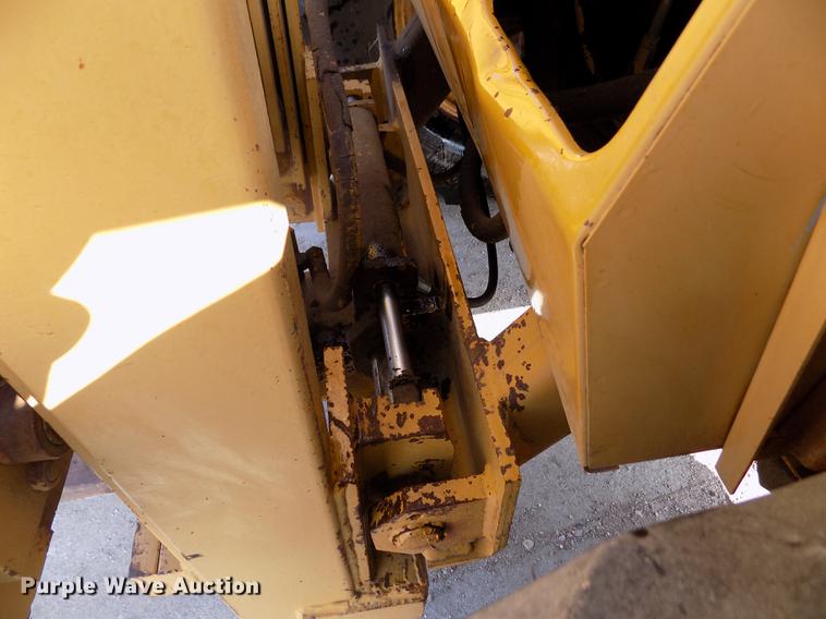 image for item DB9068 Massey-Ferguson MF2500 forklift