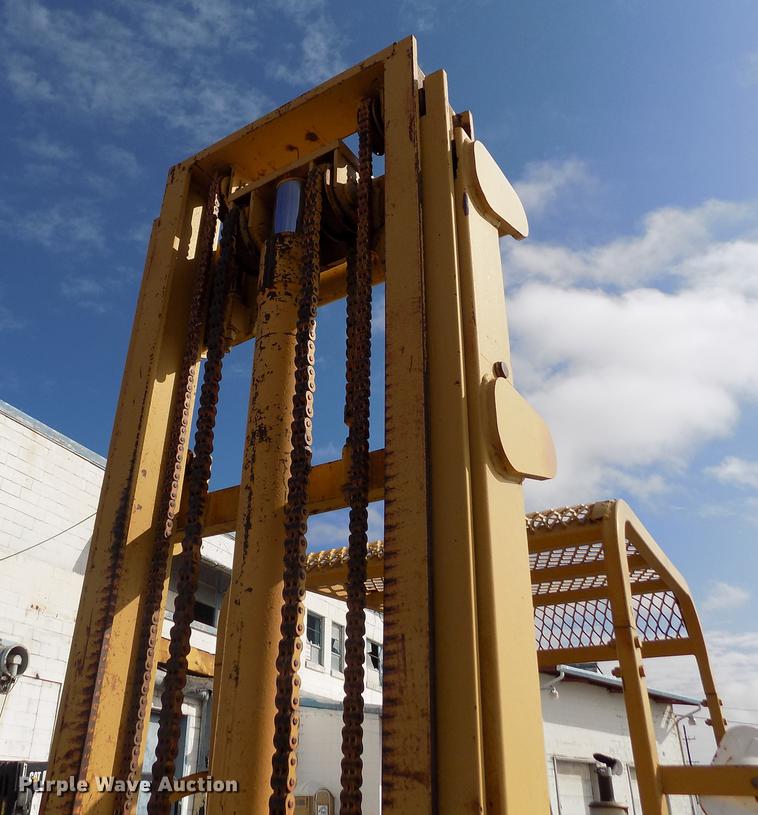 image for item DB9068 Massey-Ferguson MF2500 forklift