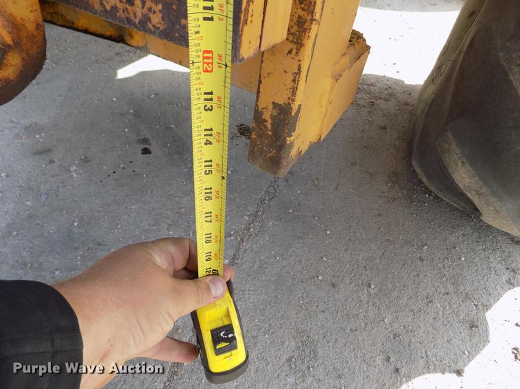 image for item DB9068 Massey-Ferguson MF2500 forklift