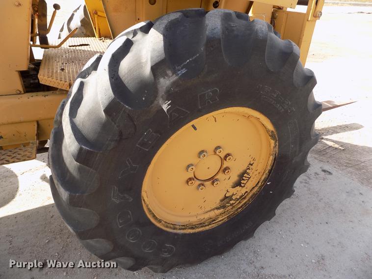 image for item DB9068 Massey-Ferguson MF2500 forklift