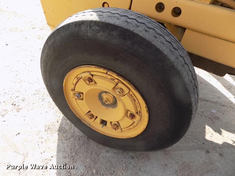 image for item DB9068 Massey-Ferguson MF2500 forklift