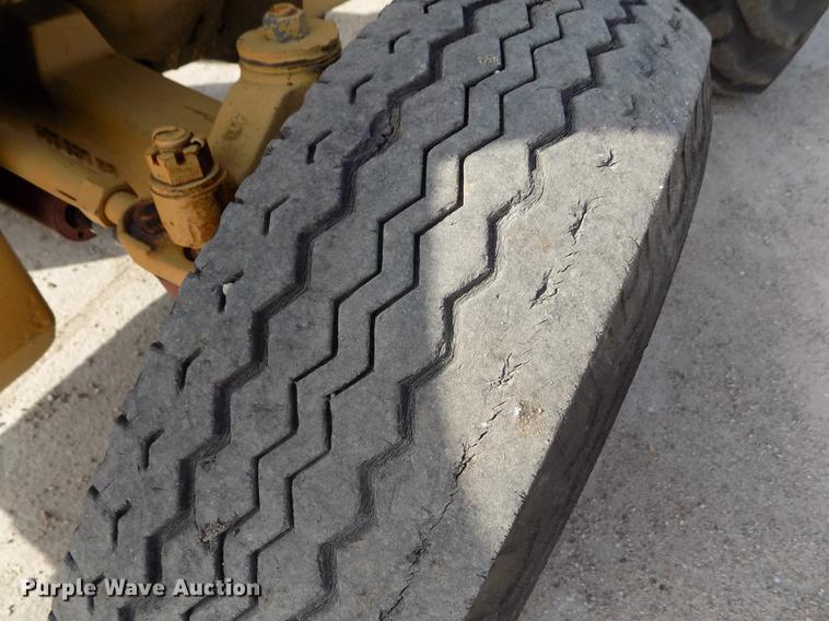 image for item DB9068 Massey-Ferguson MF2500 forklift