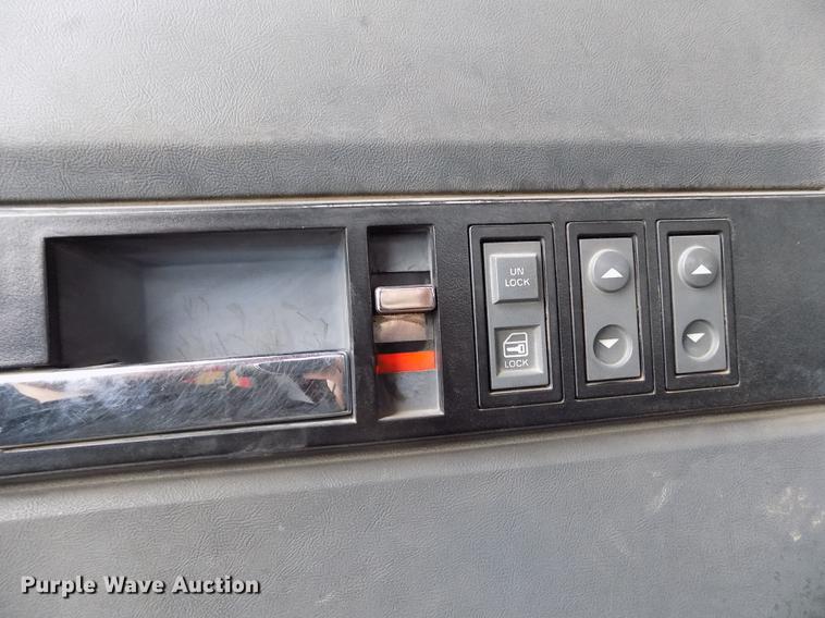 image for item DB9069 1991 GMC TopKick SL rollback truck