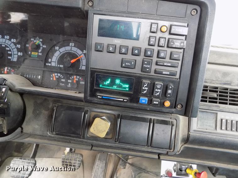 image for item DB9069 1991 GMC TopKick SL rollback truck