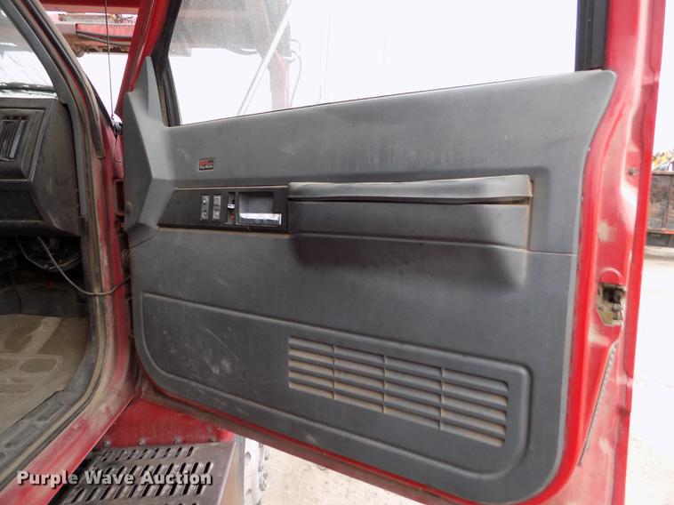 image for item DB9069 1991 GMC TopKick SL rollback truck