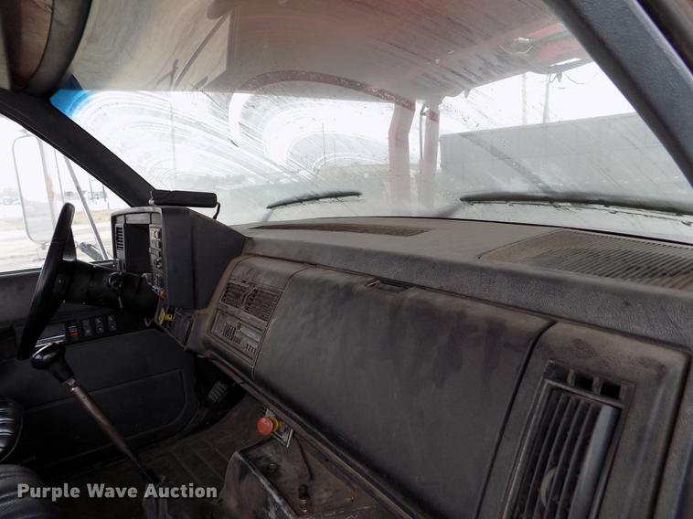 image for item DB9069 1991 GMC TopKick SL rollback truck