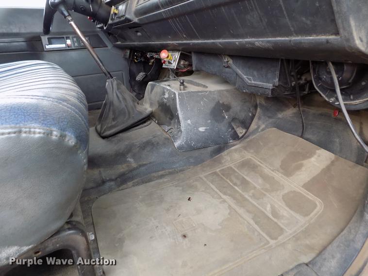 image for item DB9069 1991 GMC TopKick SL rollback truck