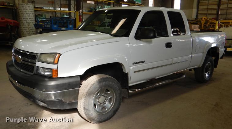 image for item DB9344 2006 Chevrolet Silverado 2500HD LT Ext. Cab pickup truck