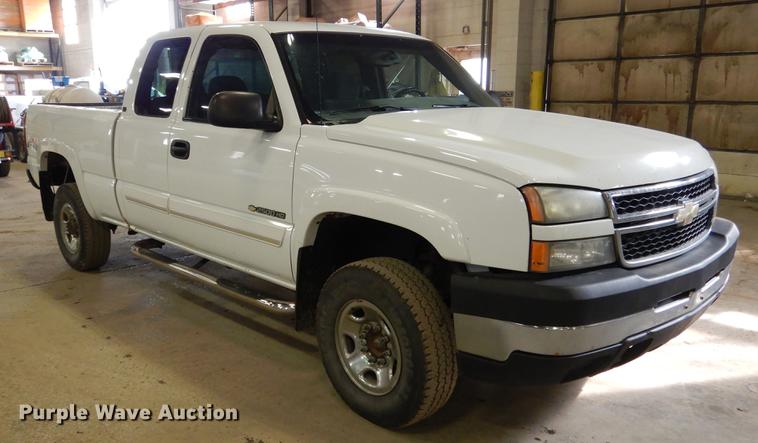 image for item DB9344 2006 Chevrolet Silverado 2500HD LT Ext. Cab pickup truck
