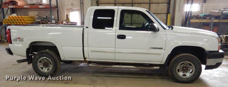 image for item DB9344 2006 Chevrolet Silverado 2500HD LT Ext. Cab pickup truck