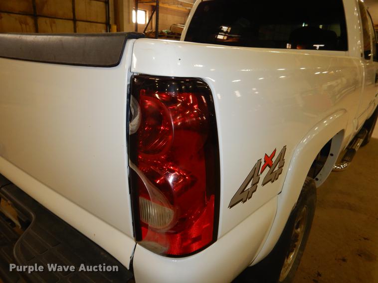 image for item DB9344 2006 Chevrolet Silverado 2500HD LT Ext. Cab pickup truck
