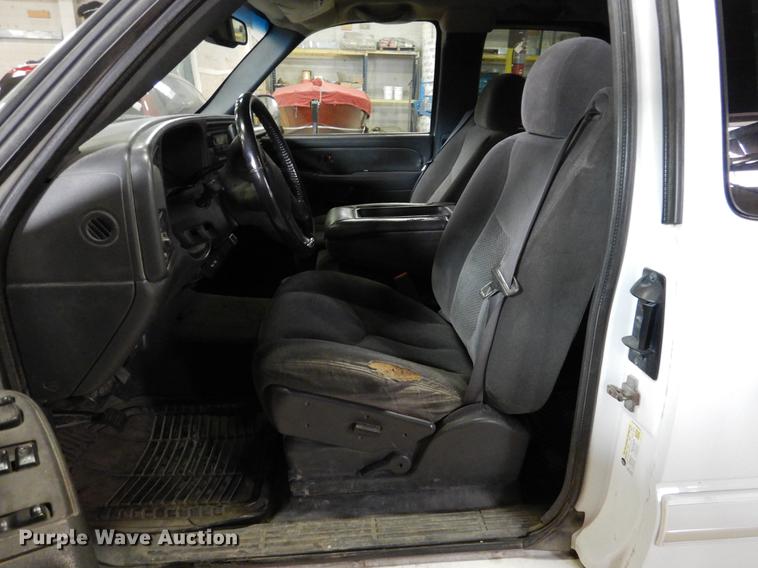 image for item DB9344 2006 Chevrolet Silverado 2500HD LT Ext. Cab pickup truck