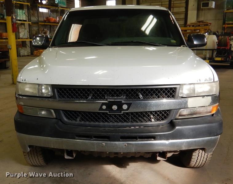 image for item DB9346 2001 Chevrolet Silverado 2500HD LS Ext. Cab pickup truck