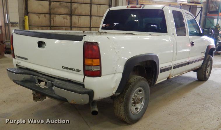 image for item DB9346 2001 Chevrolet Silverado 2500HD LS Ext. Cab pickup truck