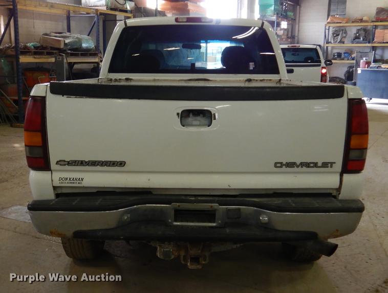 image for item DB9346 2001 Chevrolet Silverado 2500HD LS Ext. Cab pickup truck