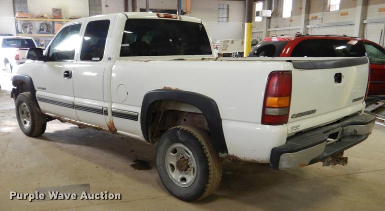 image for item DB9346 2001 Chevrolet Silverado 2500HD LS Ext. Cab pickup truck