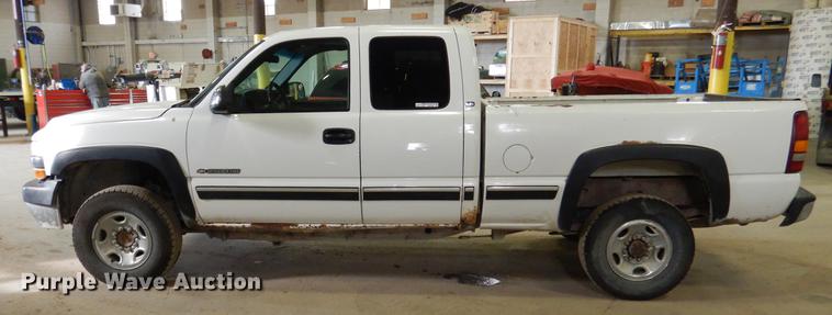 image for item DB9346 2001 Chevrolet Silverado 2500HD LS Ext. Cab pickup truck