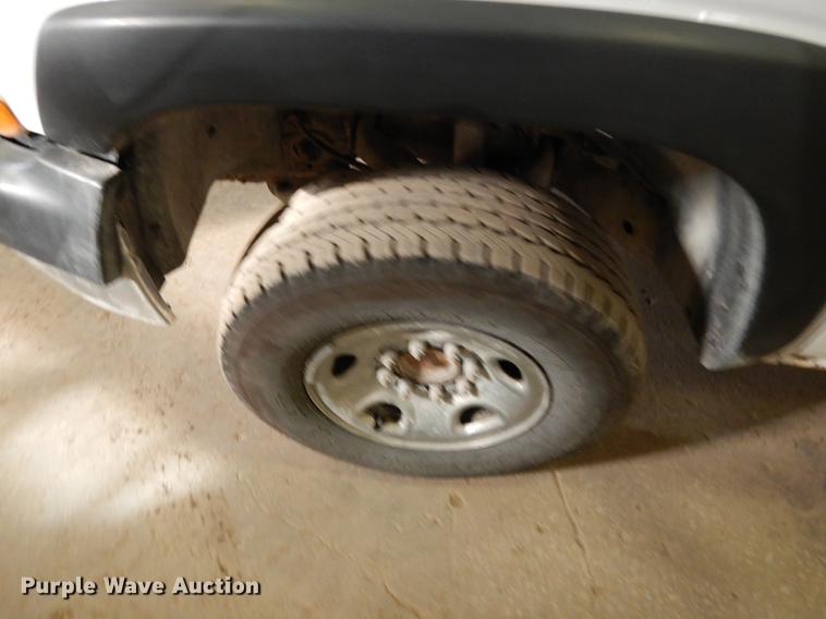 image for item DB9346 2001 Chevrolet Silverado 2500HD LS Ext. Cab pickup truck