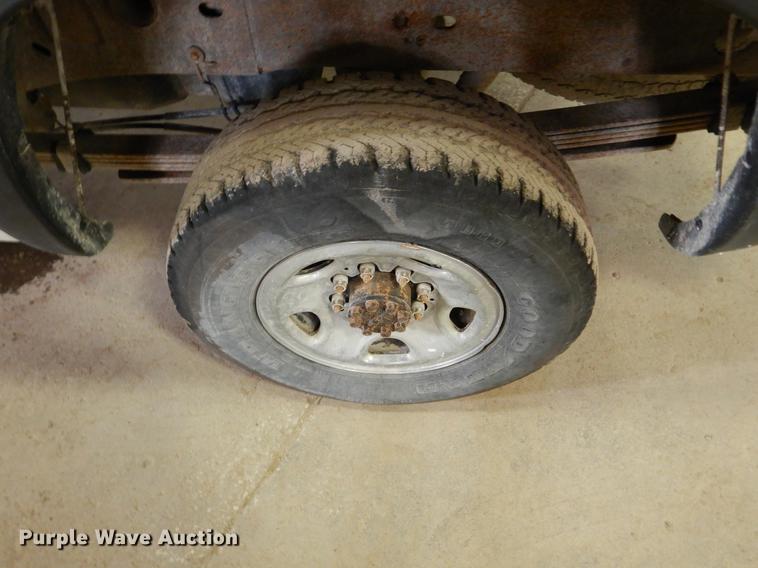 image for item DB9346 2001 Chevrolet Silverado 2500HD LS Ext. Cab pickup truck