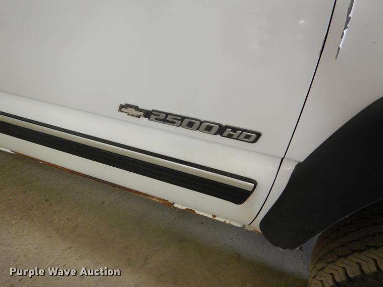 image for item DB9346 2001 Chevrolet Silverado 2500HD LS Ext. Cab pickup truck