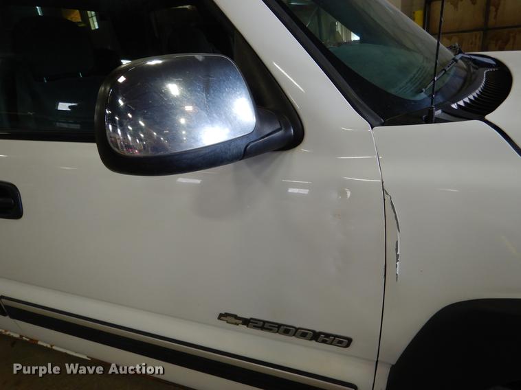 image for item DB9346 2001 Chevrolet Silverado 2500HD LS Ext. Cab pickup truck