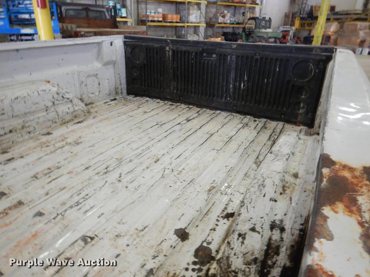 image for item DB9346 2001 Chevrolet Silverado 2500HD LS Ext. Cab pickup truck