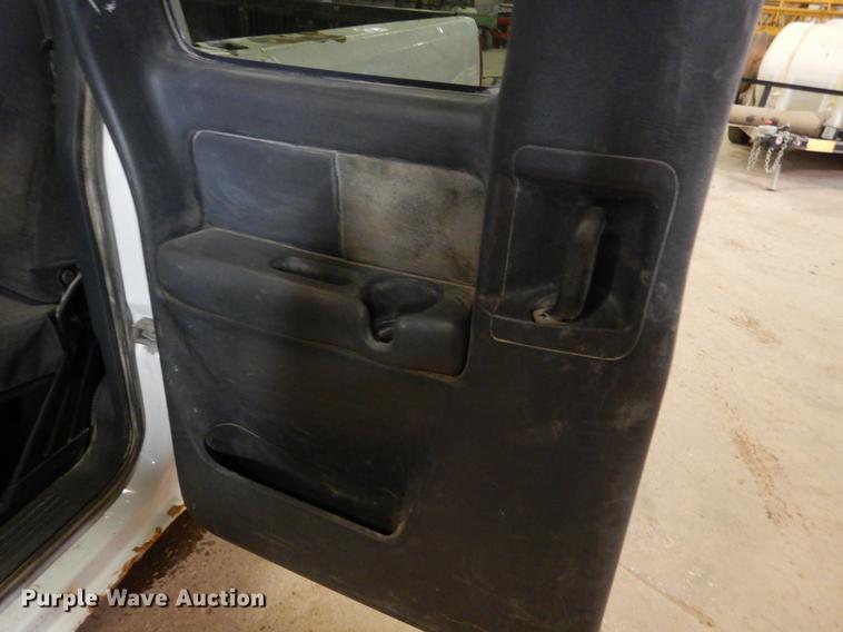 image for item DB9346 2001 Chevrolet Silverado 2500HD LS Ext. Cab pickup truck