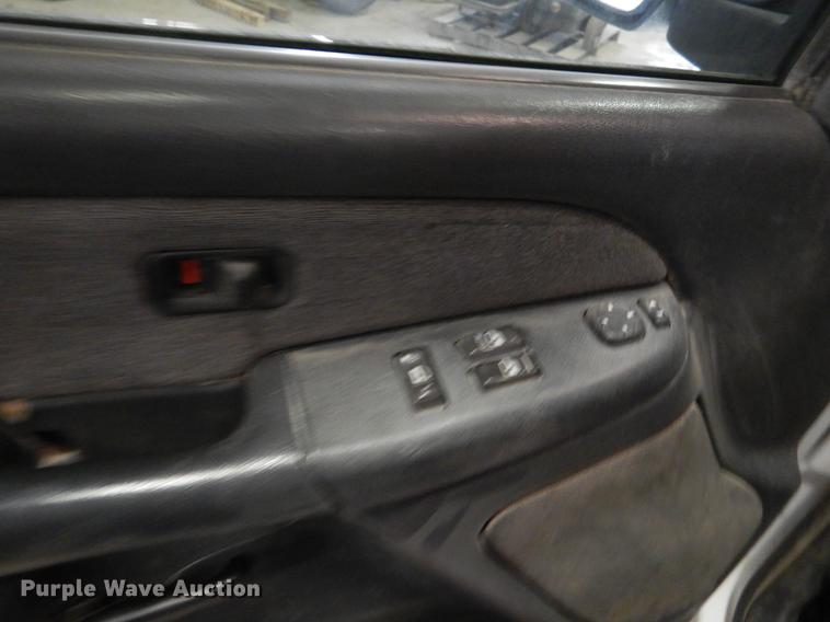 image for item DB9346 2001 Chevrolet Silverado 2500HD LS Ext. Cab pickup truck