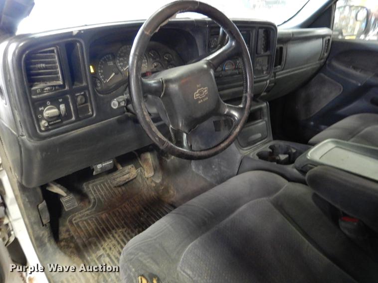 image for item DB9346 2001 Chevrolet Silverado 2500HD LS Ext. Cab pickup truck