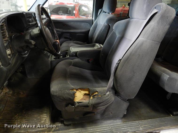 image for item DB9346 2001 Chevrolet Silverado 2500HD LS Ext. Cab pickup truck