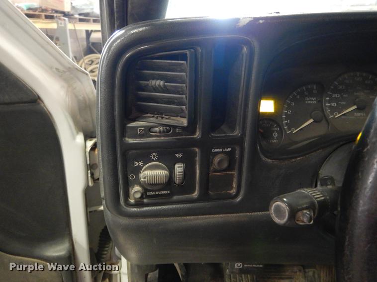 image for item DB9346 2001 Chevrolet Silverado 2500HD LS Ext. Cab pickup truck