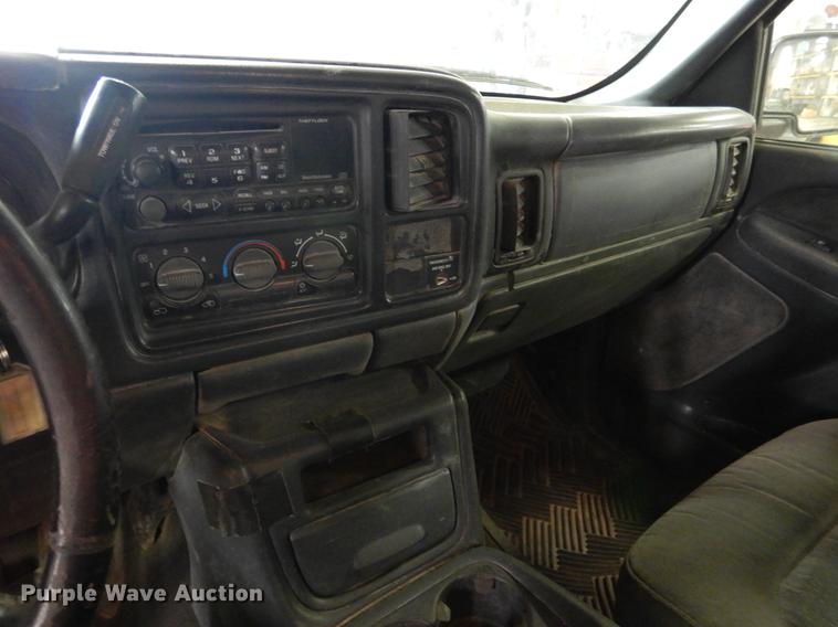 image for item DB9346 2001 Chevrolet Silverado 2500HD LS Ext. Cab pickup truck