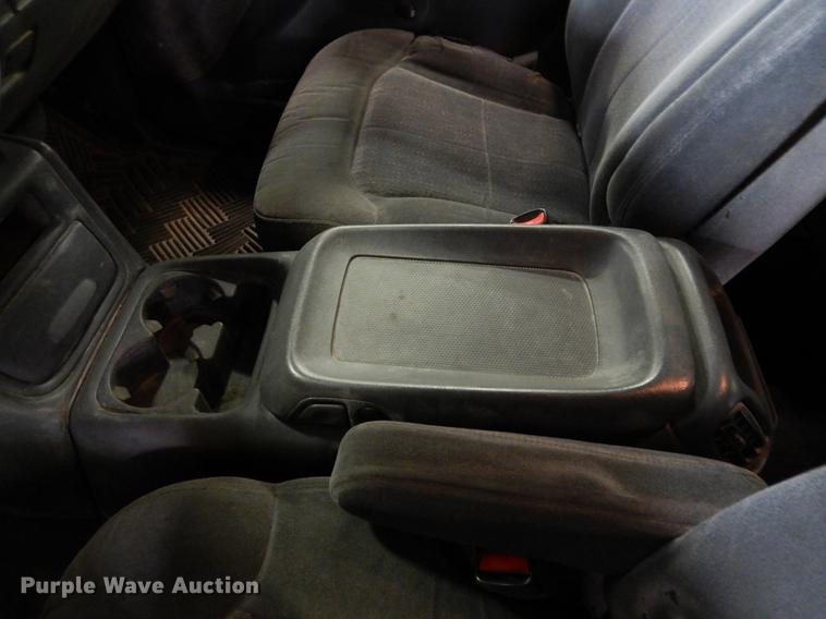 image for item DB9346 2001 Chevrolet Silverado 2500HD LS Ext. Cab pickup truck