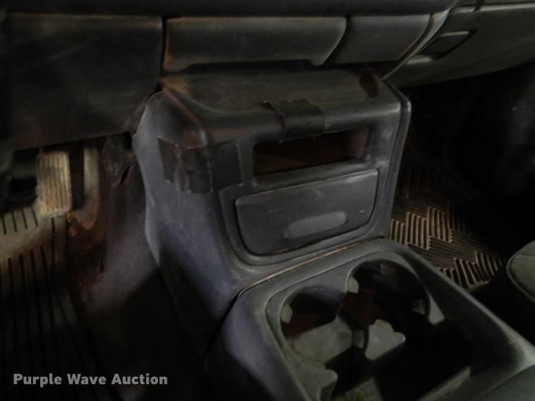 image for item DB9346 2001 Chevrolet Silverado 2500HD LS Ext. Cab pickup truck