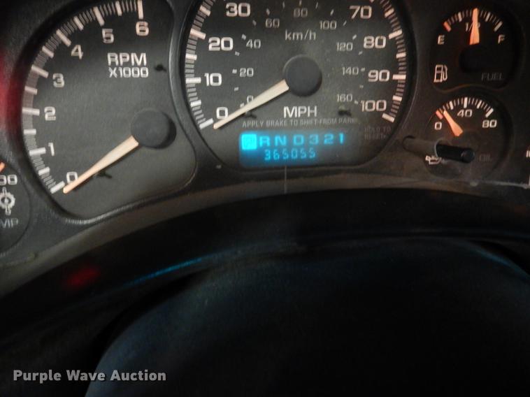 image for item DB9346 2001 Chevrolet Silverado 2500HD LS Ext. Cab pickup truck