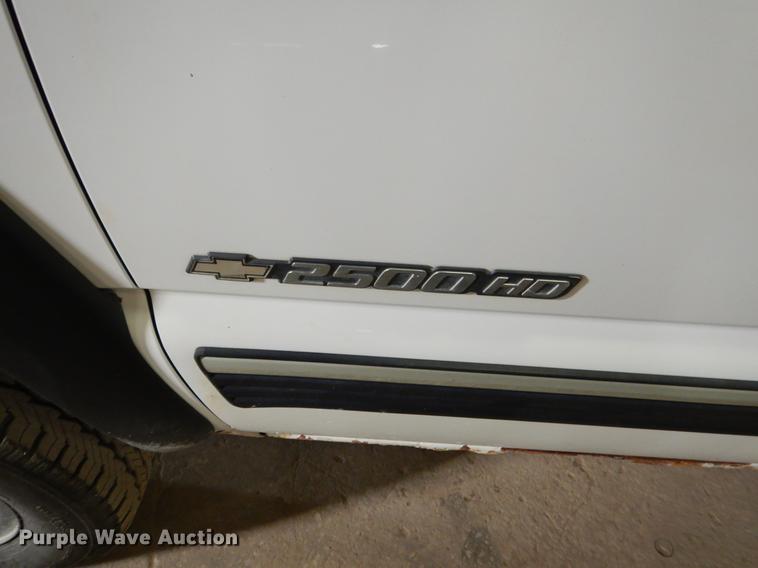 image for item DB9346 2001 Chevrolet Silverado 2500HD LS Ext. Cab pickup truck