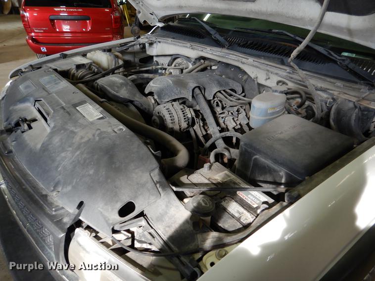 image for item DB9346 2001 Chevrolet Silverado 2500HD LS Ext. Cab pickup truck