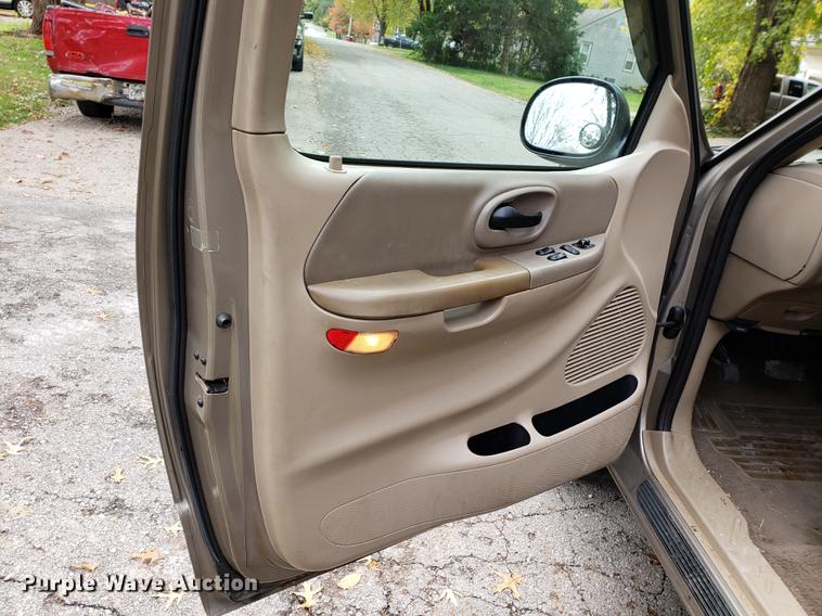 image for item DB9372 2001 Ford F150 SuperCab pickup truck