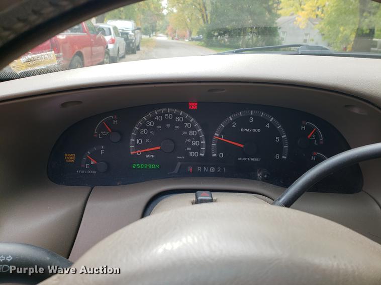 image for item DB9372 2001 Ford F150 SuperCab pickup truck