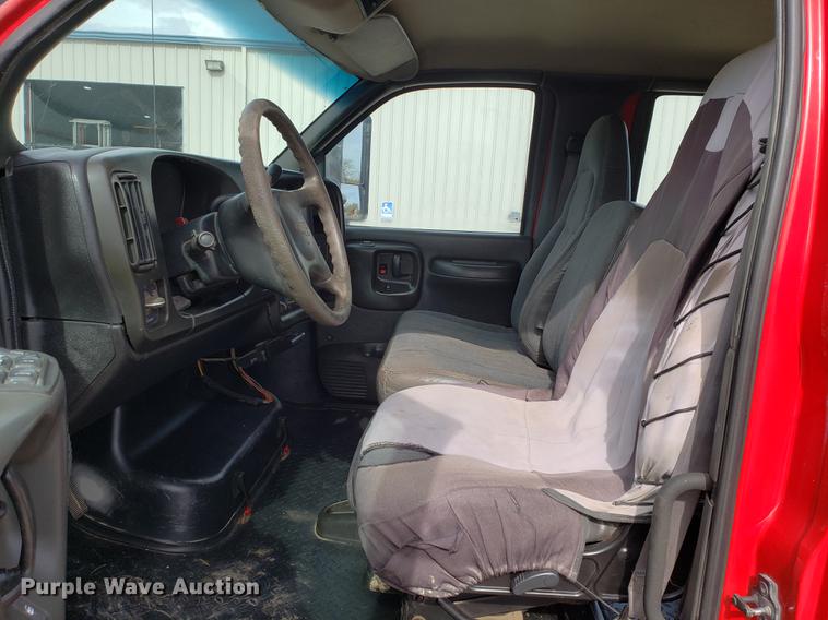 image for item DB9410 2004 GMC C4500 flatbed truck