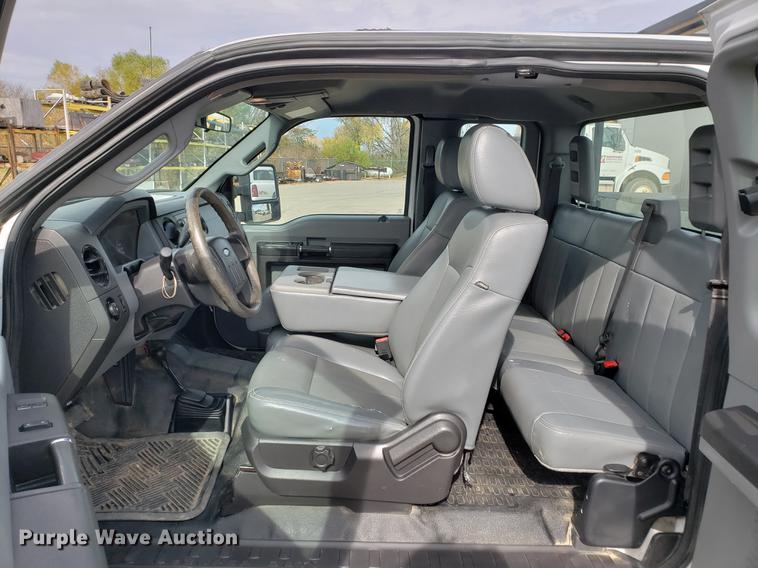 image for item DB9411 2013 Ford F250 Super Duty utility bed pickup truck