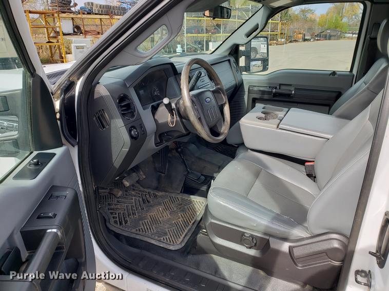 image for item DB9411 2013 Ford F250 Super Duty utility bed pickup truck