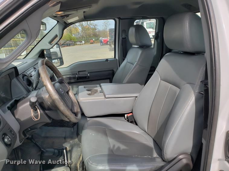 image for item DB9411 2013 Ford F250 Super Duty utility bed pickup truck