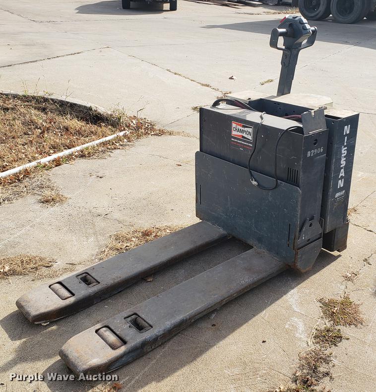 image for item DB9423 Nissan WPN-60-27X48 pallet jack