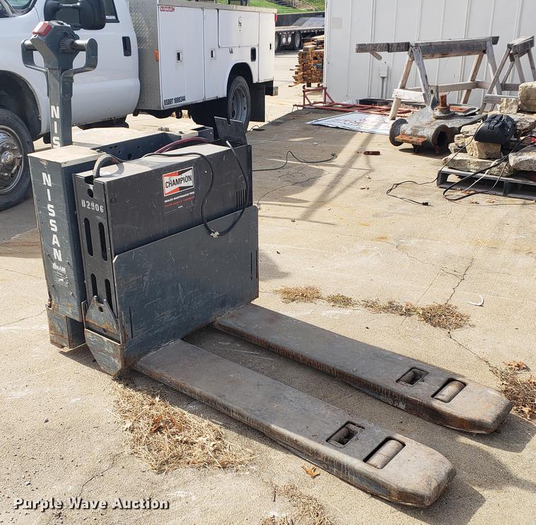 image for item DB9423 Nissan WPN-60-27X48 pallet jack