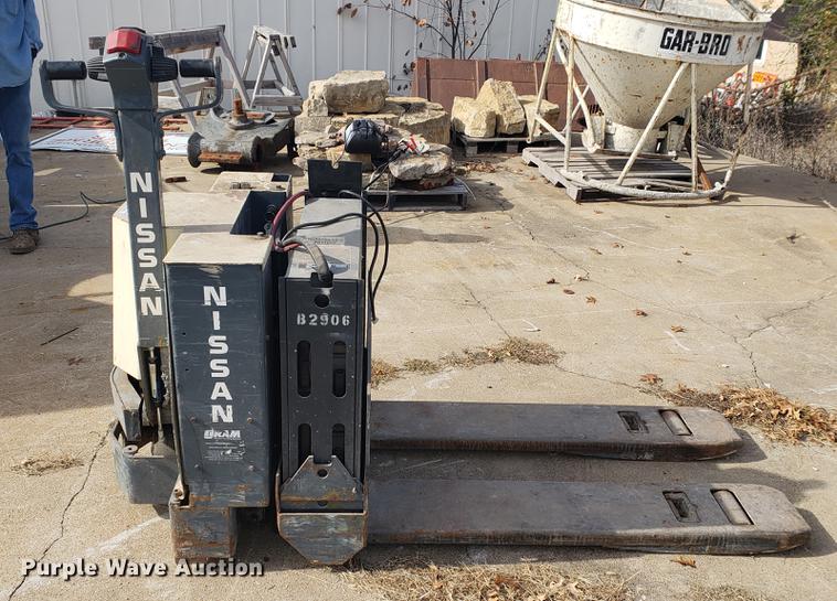 image for item DB9423 Nissan WPN-60-27X48 pallet jack